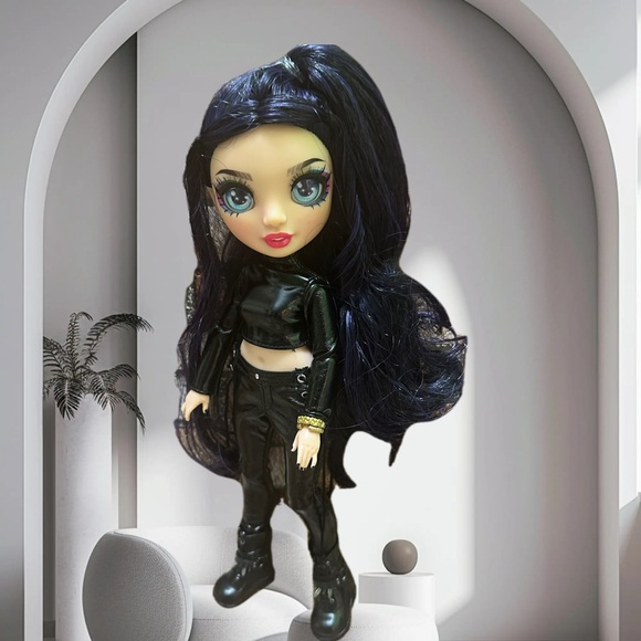 Rainbow🌈🖤🖤 High 🖤 🖤MGA Entertainment Doll  Ainsley Slater with Black Outfit - Picture 1 of 14